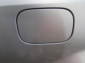 177.au1m04 Fuel Filler Door Audi A4 2004 04 Silver 776378