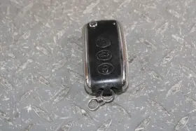 654-bentley Bentley 13-17 Continental Sedan Black Electronic Worn Three Button Key Fob Remote Wty
