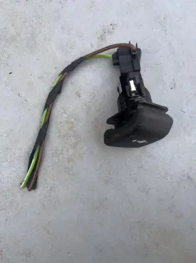 61347143111 Bmw 128i 528i 535i 550i 650i X3 X5 Rear Power Plug Light Trunk 12v Outlet