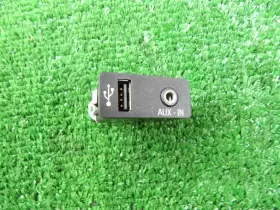 9241331 Bmw 2012-2015 X1 Usb / Aux-in Socket