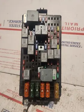 15410962 Cadillac Deville 2000-2005 Fuse Junction Box