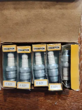 F-62y Champion Vintage Spark Plugs Box Of 10 Nos F62y
