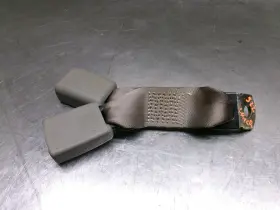 212.gm1n04 Chevrolet 04 - 05 Monte Carlo Left Driver Rear/center Rear Seat Belt Buckle