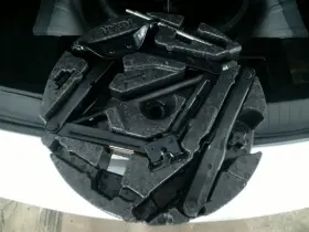 564.gm1p20 Chevrolet Impala 2020 Jack 104661709 No Foam Tray Spare Tire