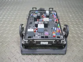 84019255 Chevrolet 14-19 Corvette C7 Under Hood Engine Bay Fuse Relay Box Module Oem