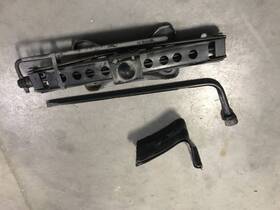 Chevrolet Truck 564.gm8399 Blazers10 1999 Jack 2602659