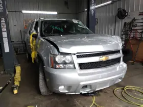 564.gm8p11 Chevrolet Truck Suburbn15 2011 Jack 1607854
