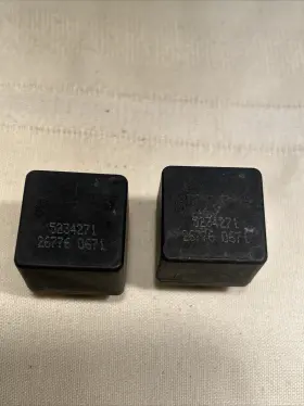 5234272 Chrysler Lot Of 2 Relays Model #5234272 26776 0521