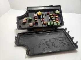56049714an Chrysler 56049714 Pt Cruiser 2006-2010 Convertible Engine Bay Fuse Box Read
