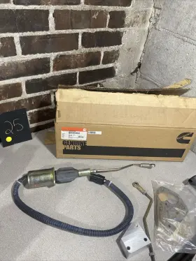 3800705 Cummins Nos Solenoid Fuel Pump In Box No Screws Or Bolts Read