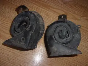 9000491 Delco Remy 1967 Olds Cutlass Horns Pair High Low Gs Chevy Buick Skylark Factory