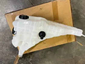 28-s6035203 Dorman Coolant Reservoir And Level Sensor 2008-17 Freightliner Cascadia