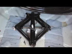 564.fd1l19 Ford Fusion 2019 Jack 468846 And Tools