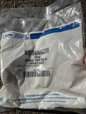 Ford Bm5z-16c198-a New Oem Right Side Fender Bracket Nos