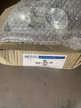Ford Cw3z-13776-aae Genuine Lamp