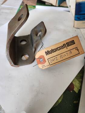 Ford D4tz-18127-a Nos 1974-1979 76 F100 F150 F250 F350 2wd Lh Front Shock Lower Bracket Plate