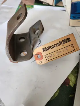 D4tz-18127-a Ford Nos 1974-1979 76 F100 F150 F250 F350 2wd Lh Front Shock Lower Bracket Plate