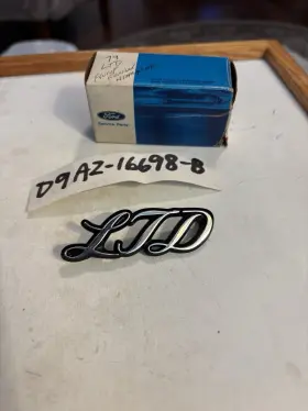 D9az-16698-b Ford Nos Inch Ltd Front Fender Nameplate Or Emblem / 1979