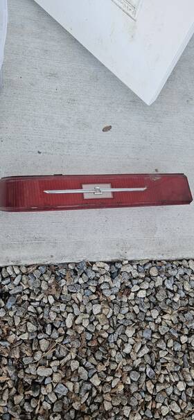 Ford E3sz-13450-a 1983 Thunderbird Left Rear Tail Lamp Lens With Bird Emblem Without Chrome