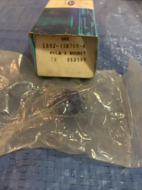 E89z-138765-a Ford Genuine Bulb And Socket