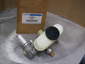 F7az-2140-ba Ford Genuine Oem Nos Master Cylinder