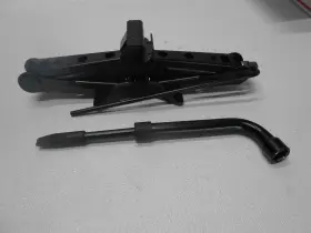 Smitley-243-06-004 Ford 2014 Fusion Jack Assembly And Wrench Ds7c-17080-aa