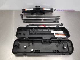 Ford Truck 564.fd8713 13 F150 Raptor 6.2l Complete Jack And Tool Kit