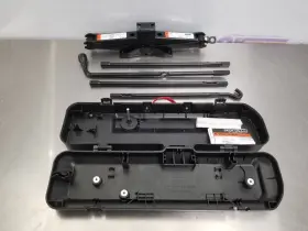 564.fd8713 Ford Truck 13 F150 Raptor 6.2l Complete Jack And Tool Kit