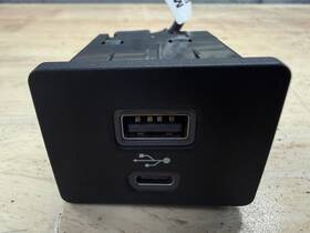 Ford Um 3t-14fo14-ab Usb Media Hub F150