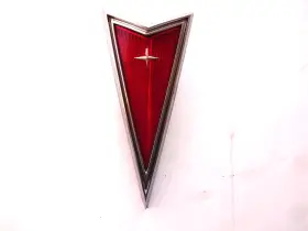 499160 General Motors Nos 1976 Pontiac Ventura Front Header Bumper Nose Emblem Arrowhead Ornament