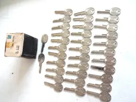 7027281 General Motors Nos 1970s Chevy Buick Olds Pontiac Cadillac Blank Round Keys Lot Knock Out Inch B