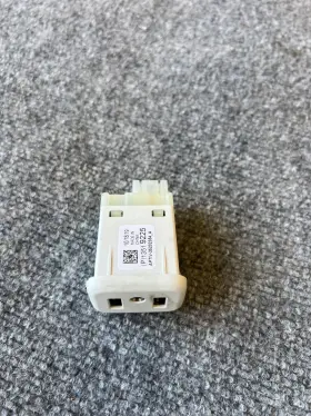 13509943 Gm Genuine 2016-2020 Receptacle Oem