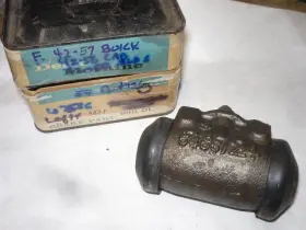 5455724 Gm 5455631 40s 50s Cadillac Buick Brake Wheel Cylinder Nos Cast