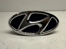 81260-c1500-vu8 Hyundai 81260-c1500-us2 Oem Sonata Electric Blue Lid Emblem Release
