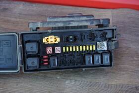Jeep P04692105ag 2005-2007 Grand Cherokee Engine Fusebox Relay Junction Oem