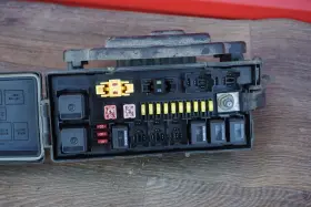 P04692105ag Jeep 2005-2007 Grand Cherokee Engine Fusebox Relay Junction Oem