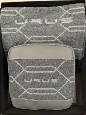 4ml061101 Lamborghini Oem Urus Comfort Pack Cashmere Blanket And Leather Pillow New Rare