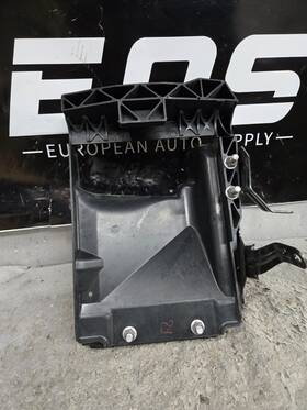 Land Rover Ah42-8c464-aa 2010-2013 Range L320 Right Radiator Air Intake Plastic Cover Duct Oem