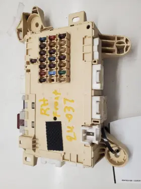82730-50100 Lexus Ls430 Front Right Fuse Box Cabin 2001-2002 4.3l V8 3uzfe