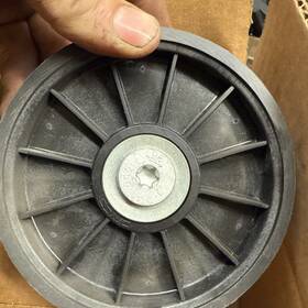 Mack 25502608 786gb41bm Idler Belt Pulley Kit Nos
