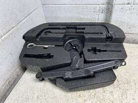 Maserati 564.ma1w22 2022 Levante Scissor Type Jack With Lug Wrench Tools And Tray Oem