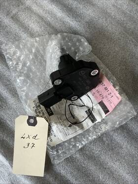 Mazda Px01-10-470 Genuine Oem Mazda3 Oil Lever Sensor