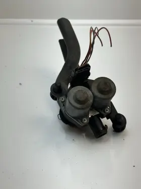 0018307784 Mercedes-benz 1999 E320 Heater Control Valve Oem