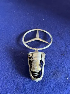 A2969friefi7 Mercedes-benz Hood Ornament Emblem With Base