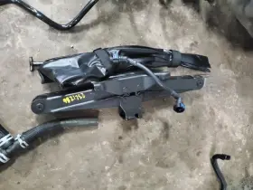 564.da1220 Nissan Pathfinder 2020 Jack 1794390