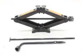 695.da1813 Nissan 13-15 Xterra 4.0l Scissor Jack And Tool Kit