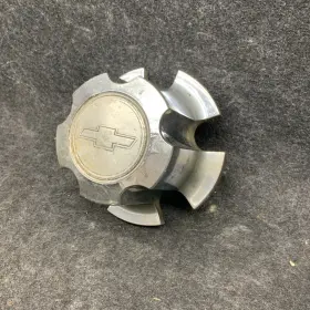 352933 Oer Bow Tie Center Cap Used