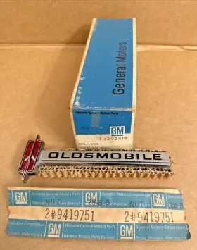 393419 Oldsmobile 391870 Nos 1966 Delta Holiday 88 Grill Emblem Rocket Chrome Gm