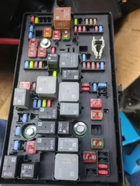 132222782 Saab 9-5 2010-2011 Under Hood Cabin Junction Fuse Box Fusebox Tested 13222782