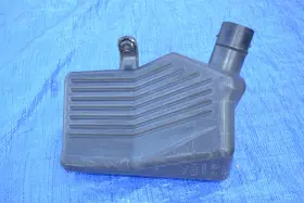 13761-78k00 Suzuki 2009-2013 Grand Vitara 2.4l Air Cleaner Lower Resonator Oem